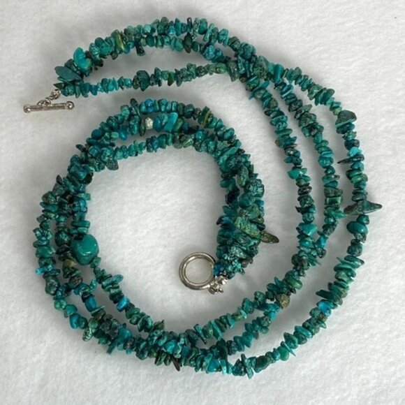 Triple Strand Blue Green Beaded Dyed Turquoise Chip 18" Necklace Toggle Closure - Picture 6 of 16